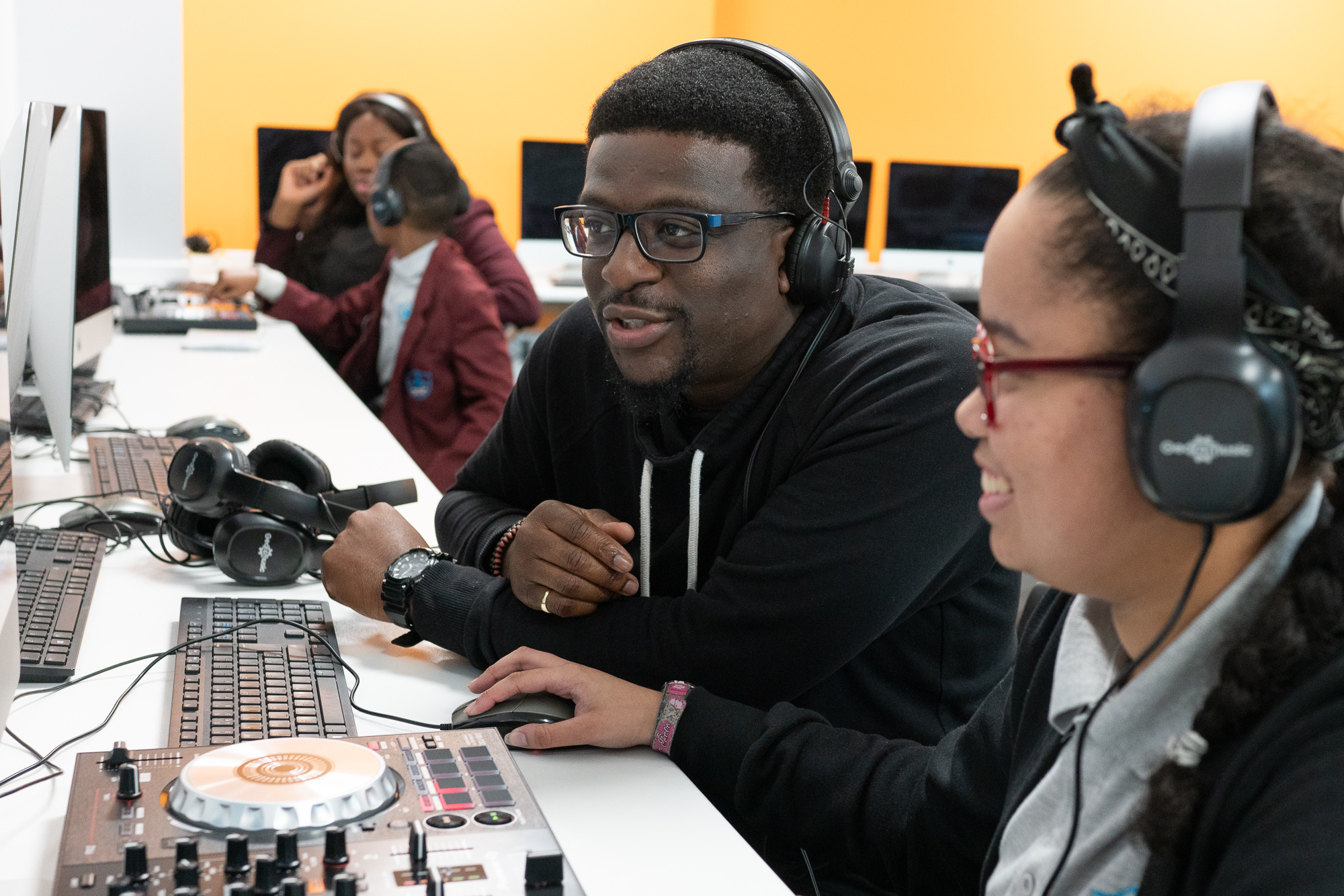 Beginners DJ Workshops welcomed by young people!